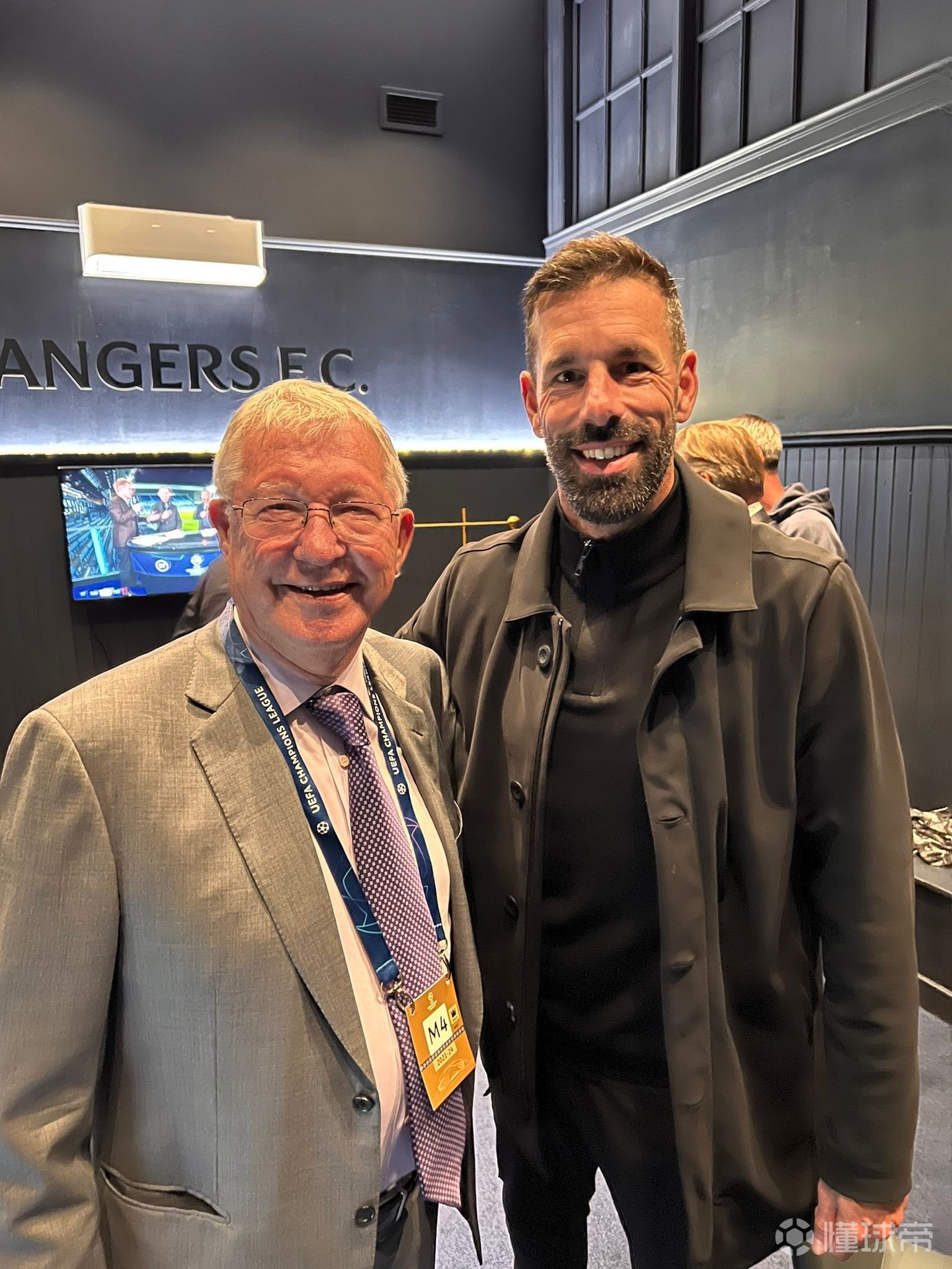 关于埃因霍温内部会议纪要流出：转会期强势反弹，足总杯使命明确，高层口径保持一致的信息