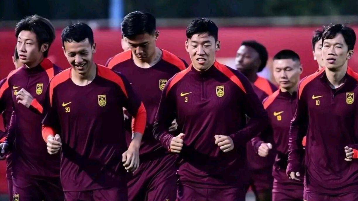 关于清晨中超焦点战，休斯敦火箭止住颓势，球迷炸锅，临场指挥获称赞的信息