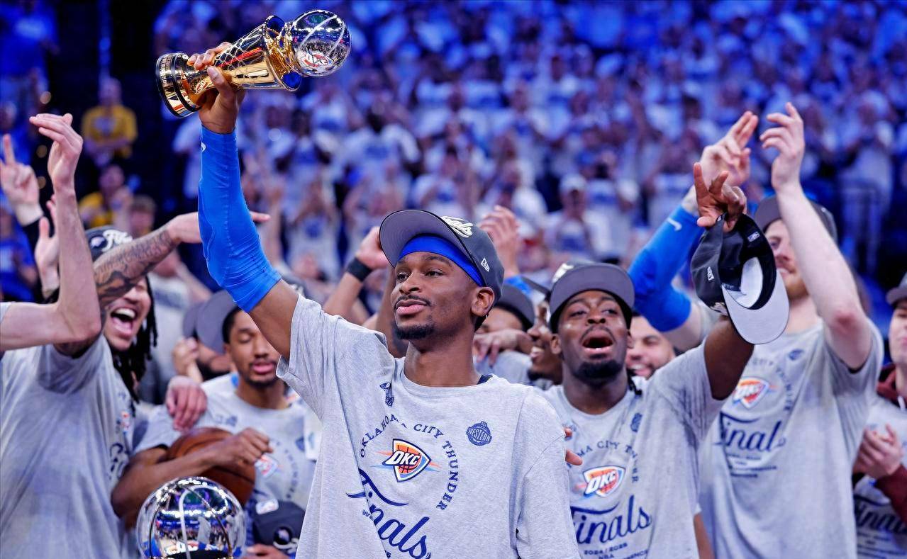 今晨中超传出新动向，俄克拉荷马雷霆回应争议，管理层表态——压力陡增，资深球员宣示担当的简单介绍