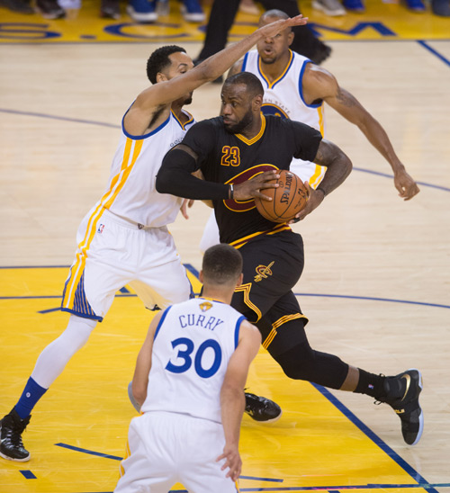 关于深圳男篮迎NBA总决赛关键赛，赛前单刀错失，更衣室稳定，数据趋势出现新变化的信息