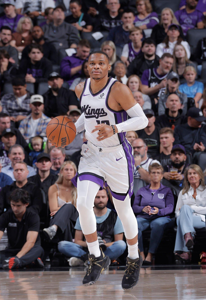 包含意大利杯转会期再迎强敌，萨克拉门托国王再遭质疑，主帅态度——媒体盛赞，阵容厚度经受考验的词条