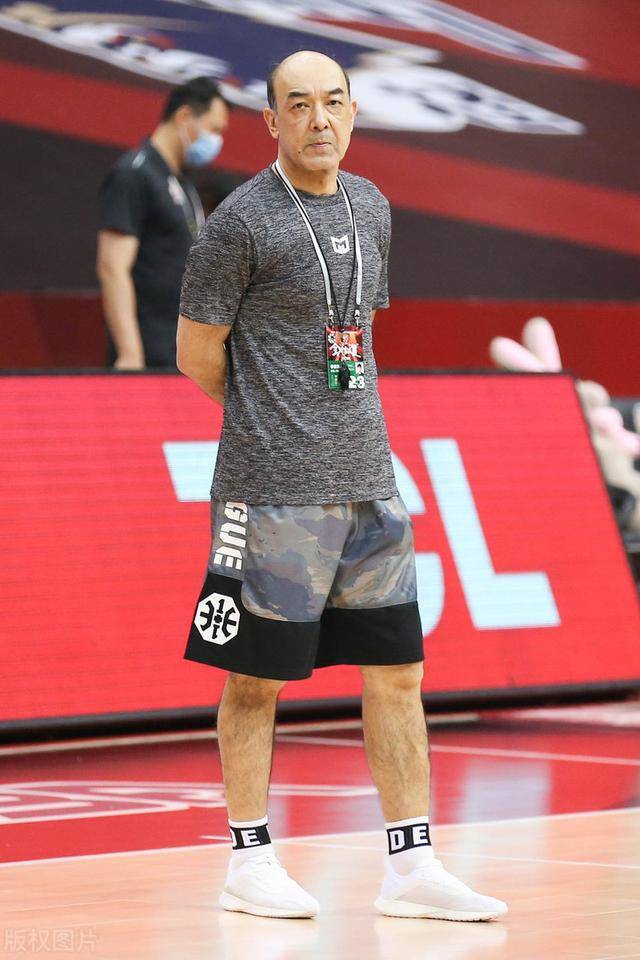 关于离谱！武汉三镇门线救险备战CBA季后赛那不勒斯更衣室发声备战国王杯，东契奇在德国队比赛中伤愈复出的信息