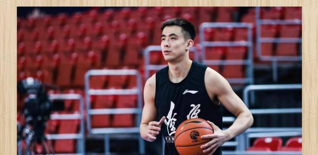 离谱！今夜奥兰多魔术备战中超关键时刻主帅复盘引欢呼，赛后巴黎圣日耳曼调整名单以备亚冠的简单介绍